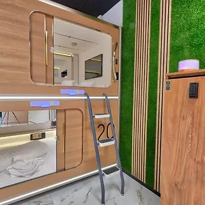  Kapselhotel Capsule Slowenien